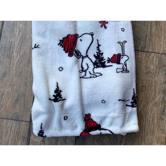 CHRISTMAS Peanuts “Snoopy Puffy Jacket” Soft Plush Throw Blanket Collection - Picture 3 of 5
